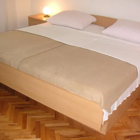 Apartament Mare *